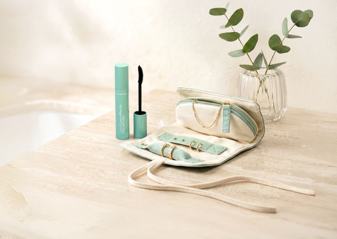 Mascara Miraculeuse Définition Yves Rocher, tube vert menthe debout
